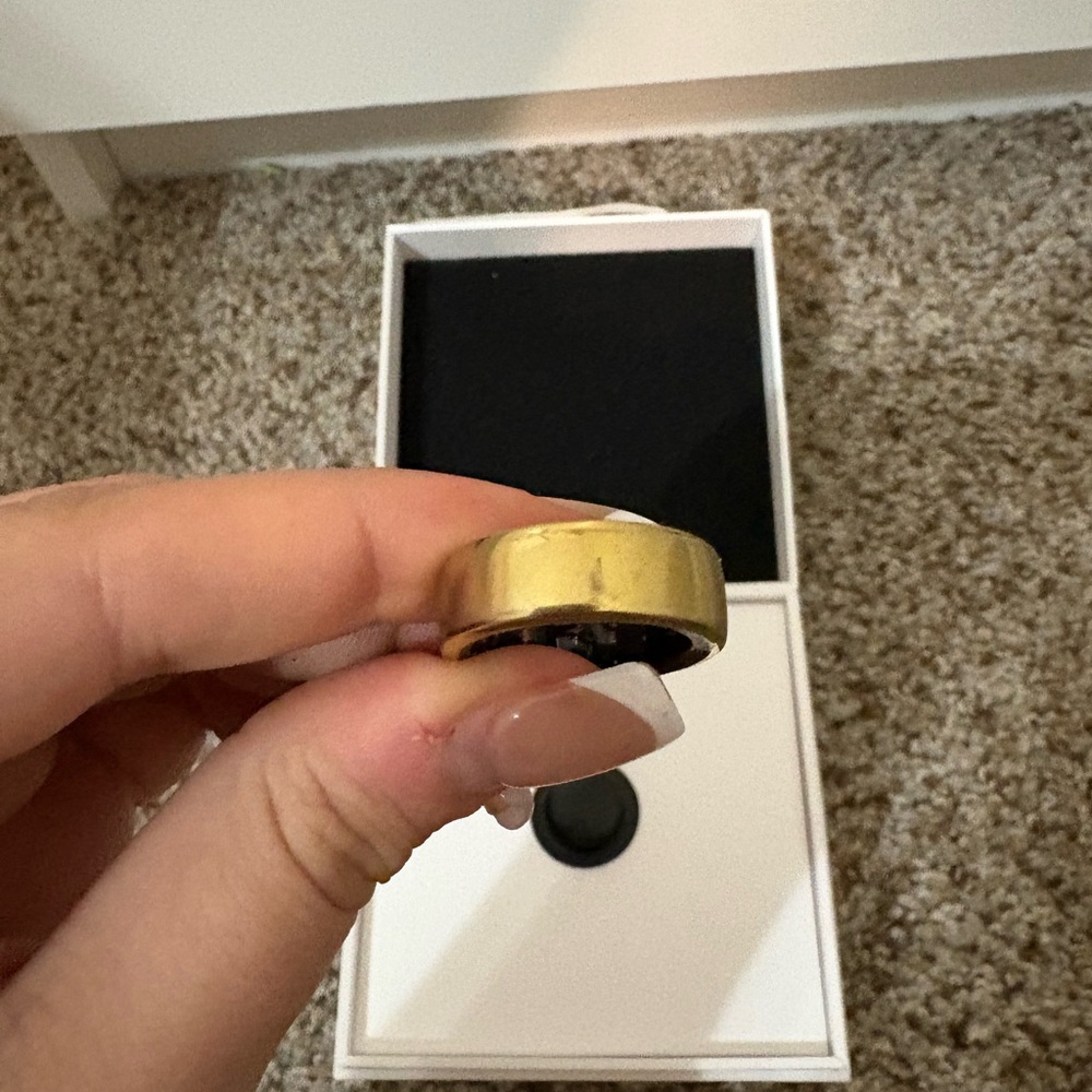 Oura ring horizon size 8 gold